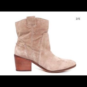 Vince Camuto Maves Saede Booties Tan 😍